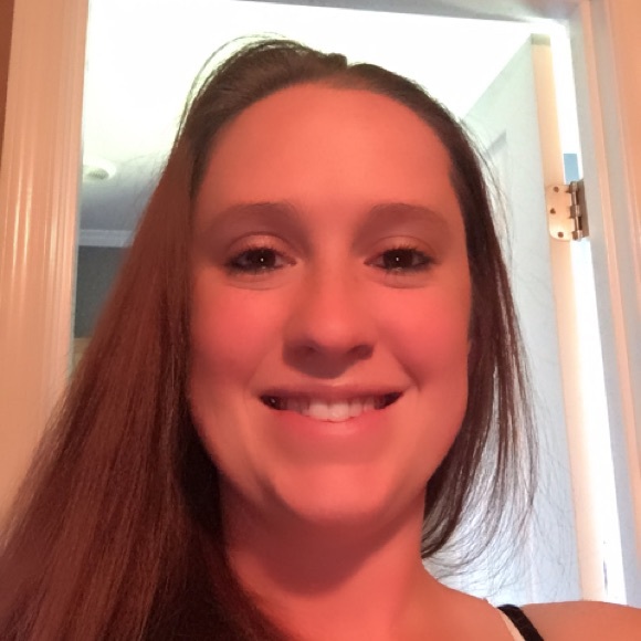 Meet your Posher, Debra - Picture 1 of 1